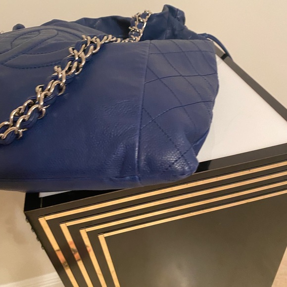 Chanel Large Blue Caviar Drawstring Tote Bag - Picture 14 of 16
